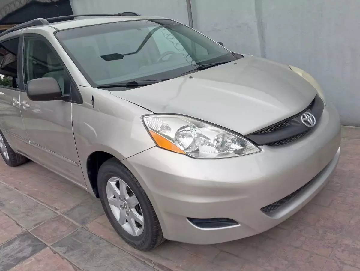 Toyota Sienna   - 2008