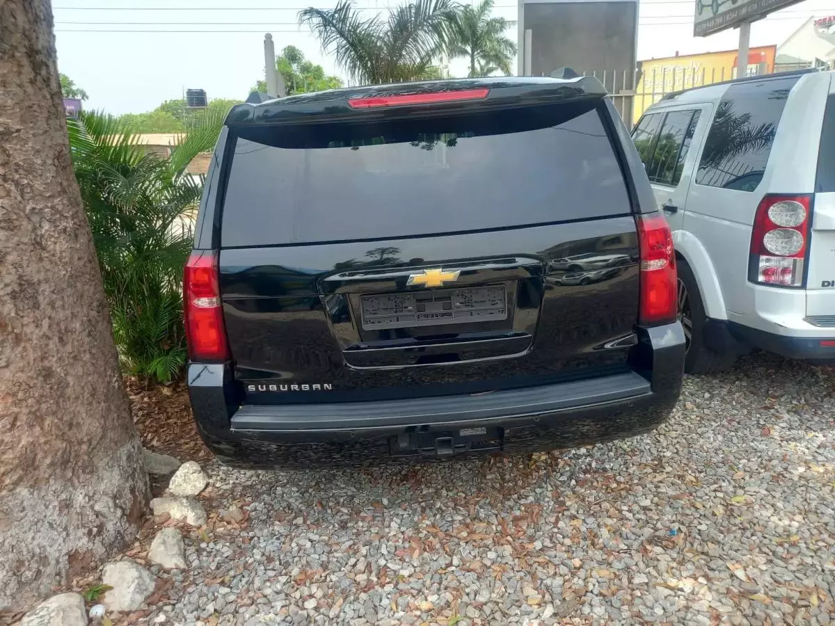 Chevrolet Suburban   - 2020