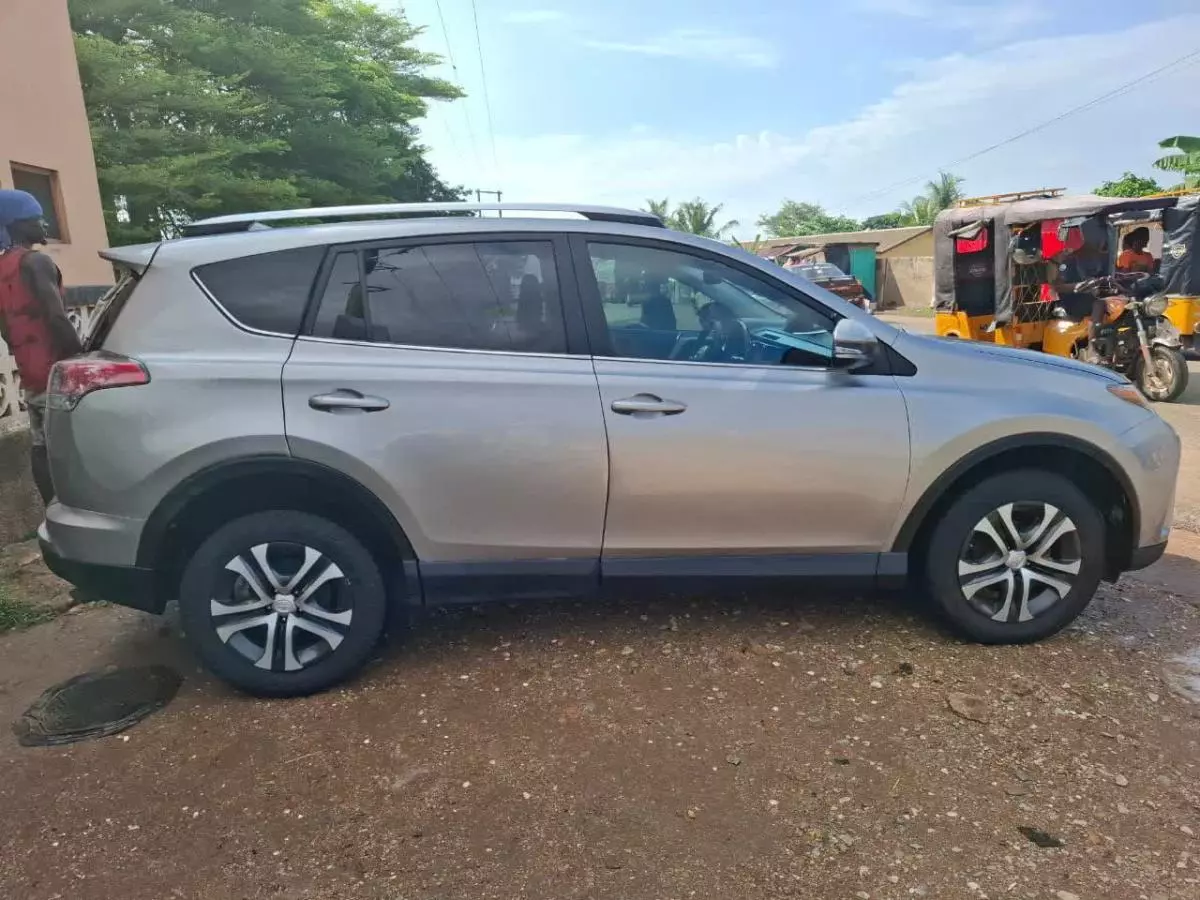 Toyota Rav4   - 2017