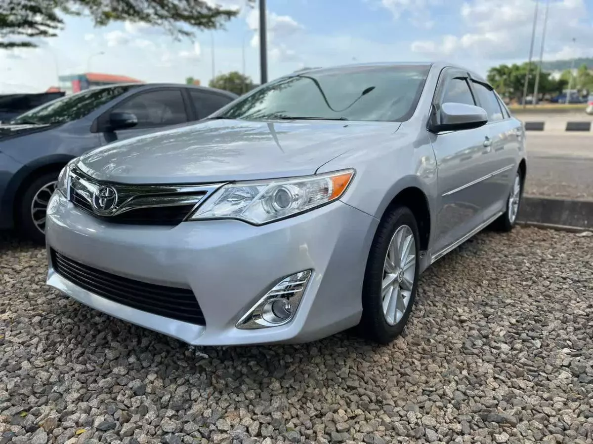 Toyota Camry   - 2012