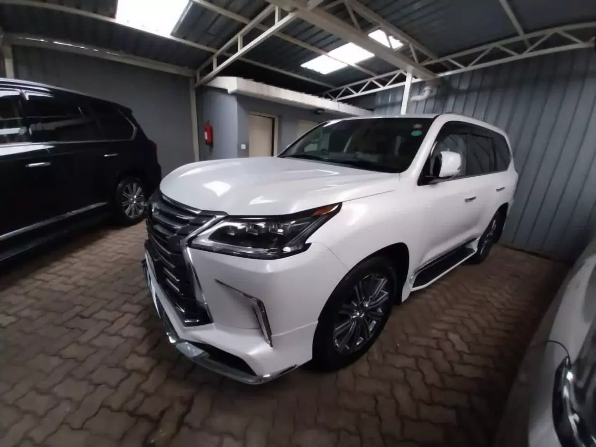 Lexus 570   - 2016