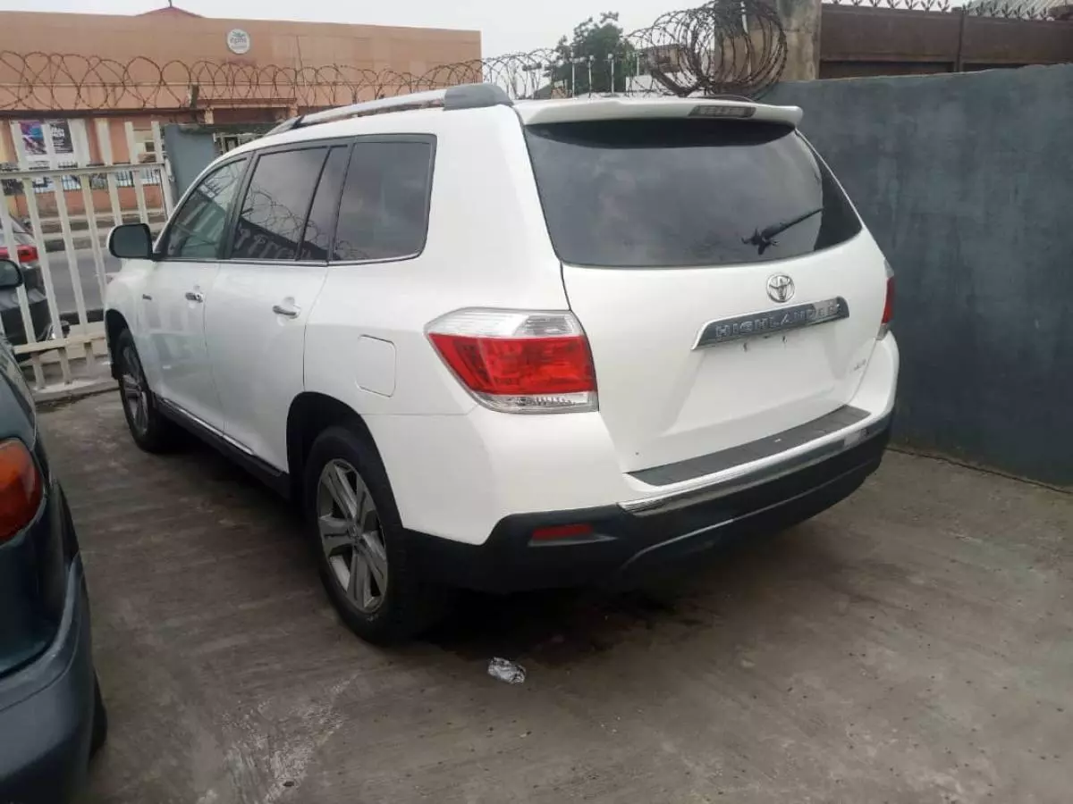 Toyota Highlander   - 2013