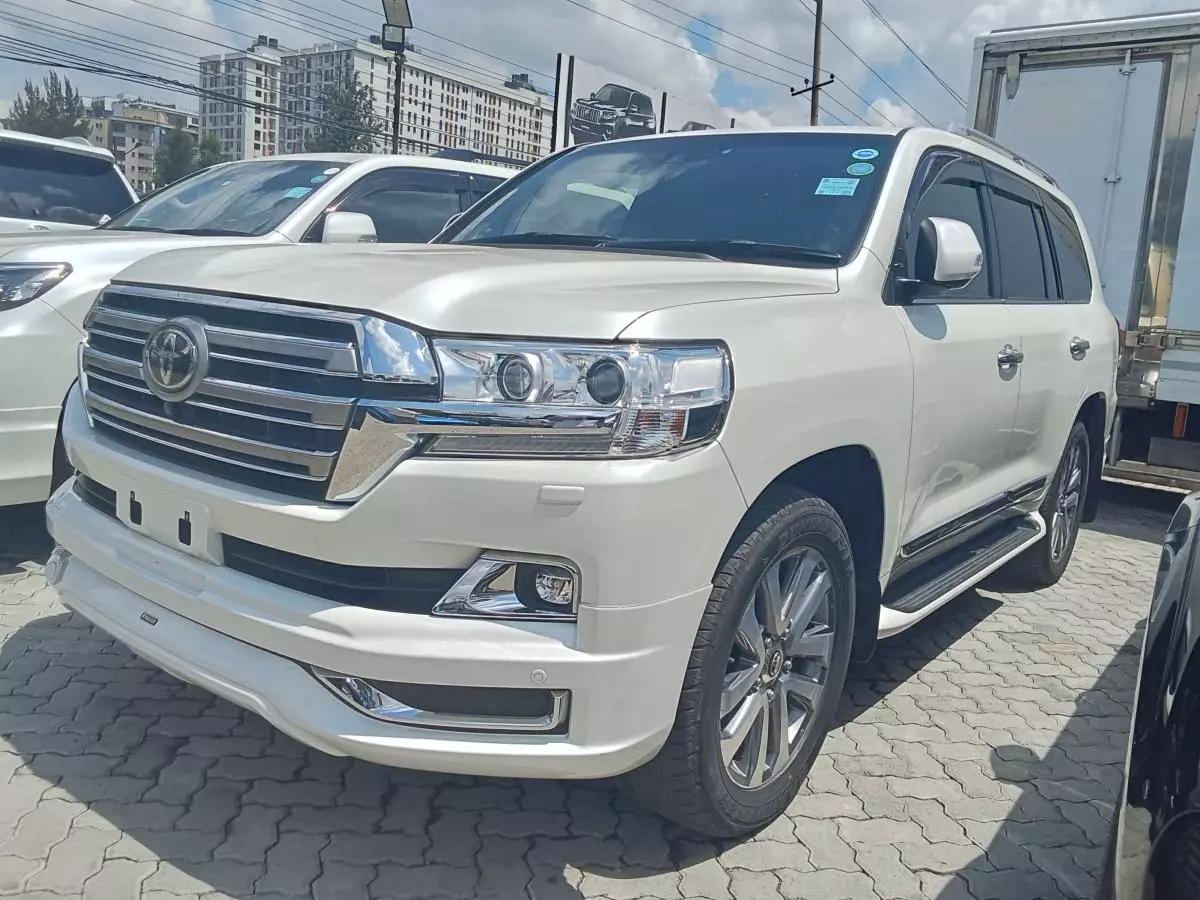 Toyota Landcruiser  V8   - 2017