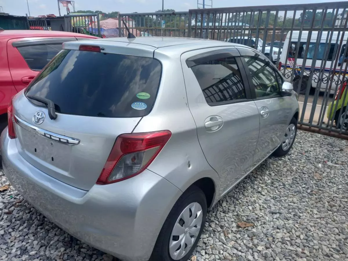 Toyota Vitz   - 2012