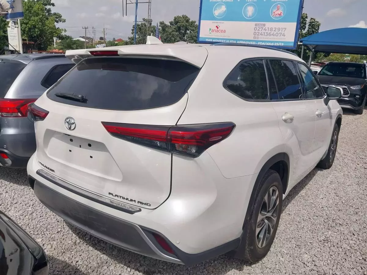 Toyota Highlander   - 2020