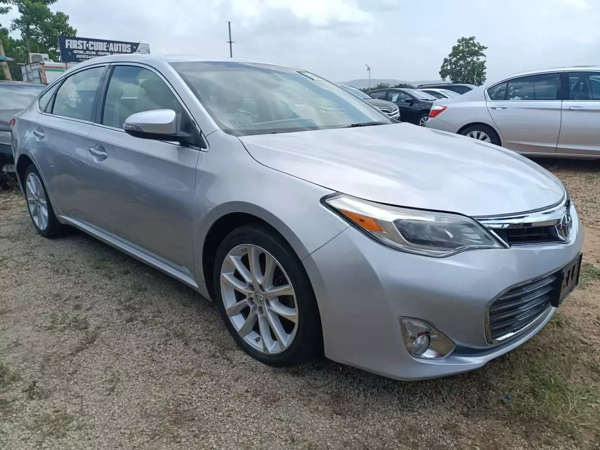 Toyota Avalon   - 2013