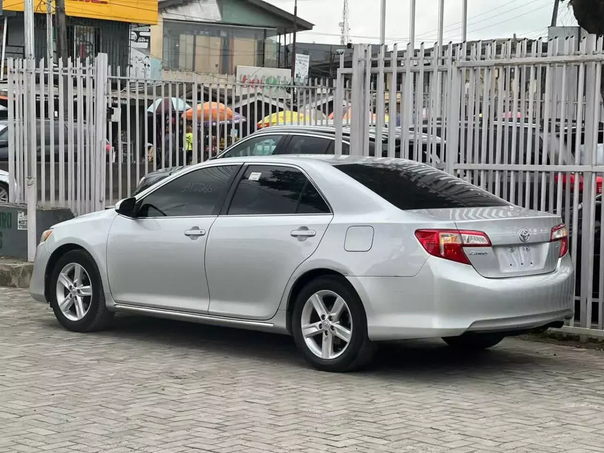 Toyota Camry   - 2014