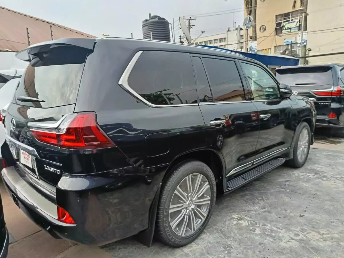 Lexus LX 570   - 2016