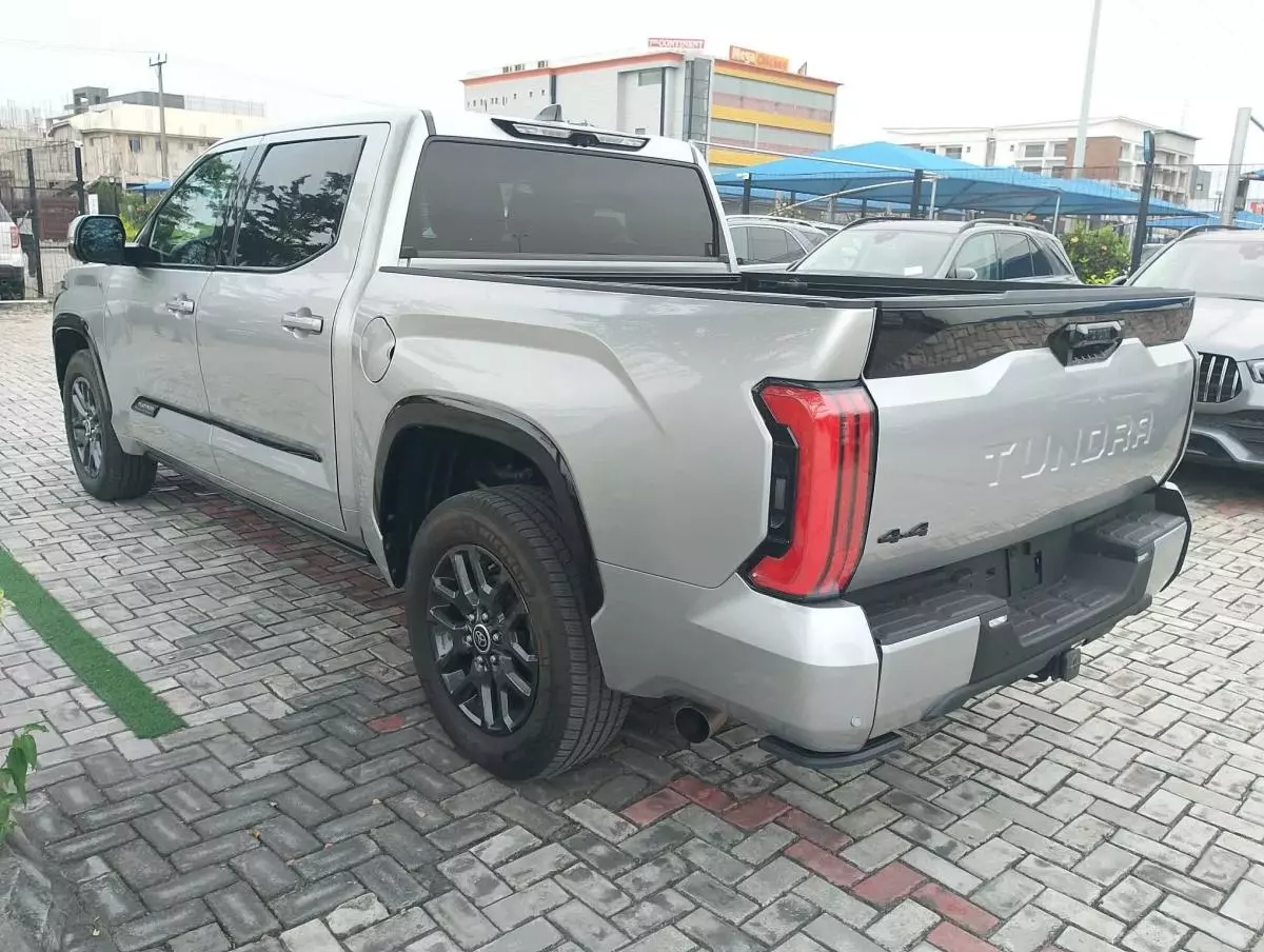 Toyota Tundra   - 2022