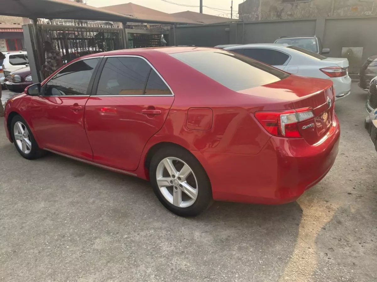 Toyota Camry   - 2014