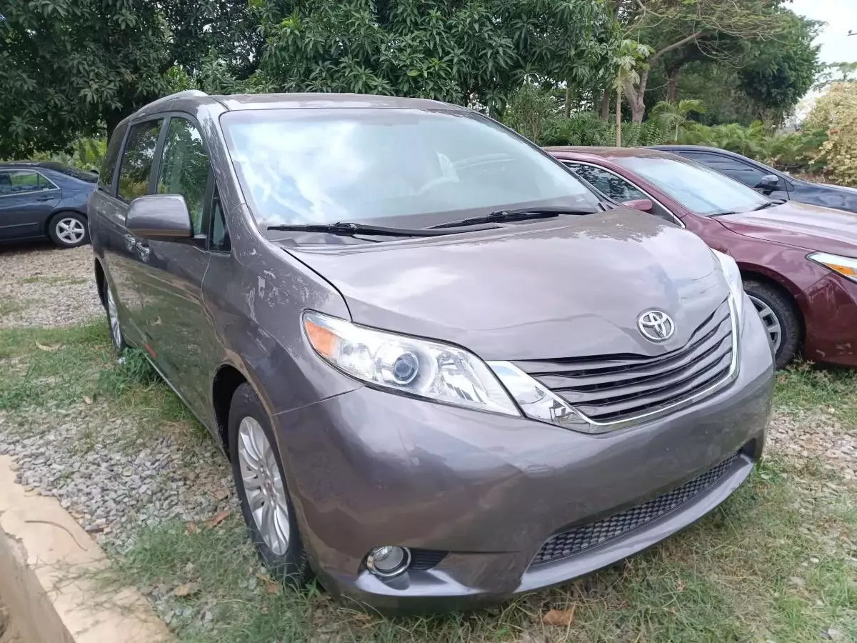 Toyota Sienna   - 2012