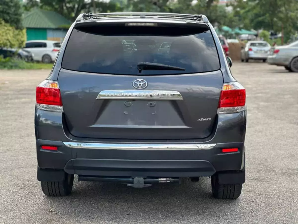 Toyota Highlander   - 2014