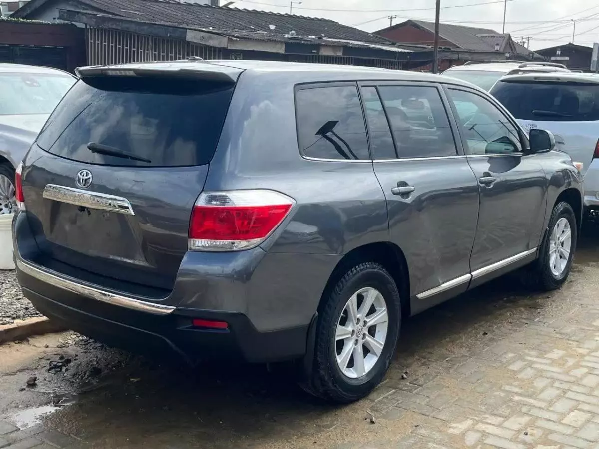 Toyota Highlander   - 2011