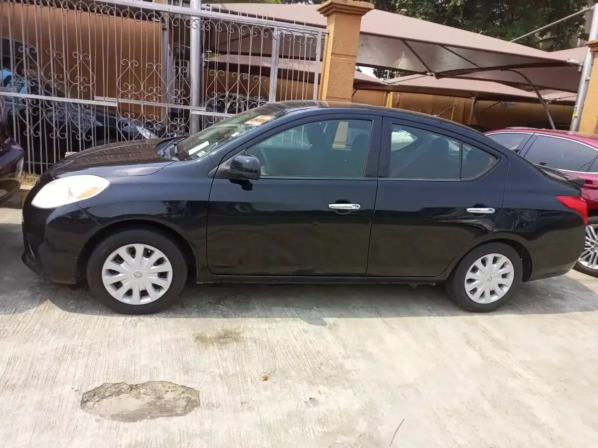 Nissan Versa   - 2014