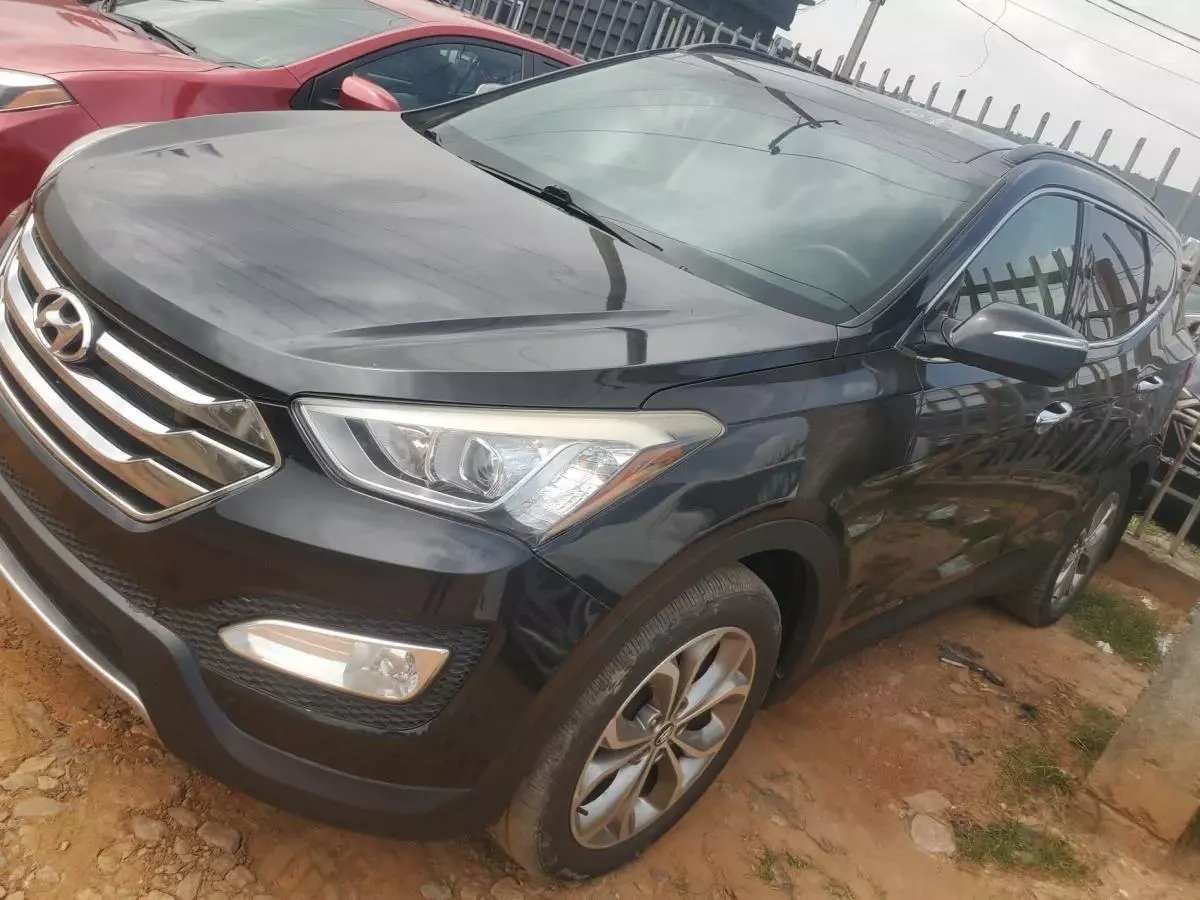 Hyundai Santa Fe   - 2014