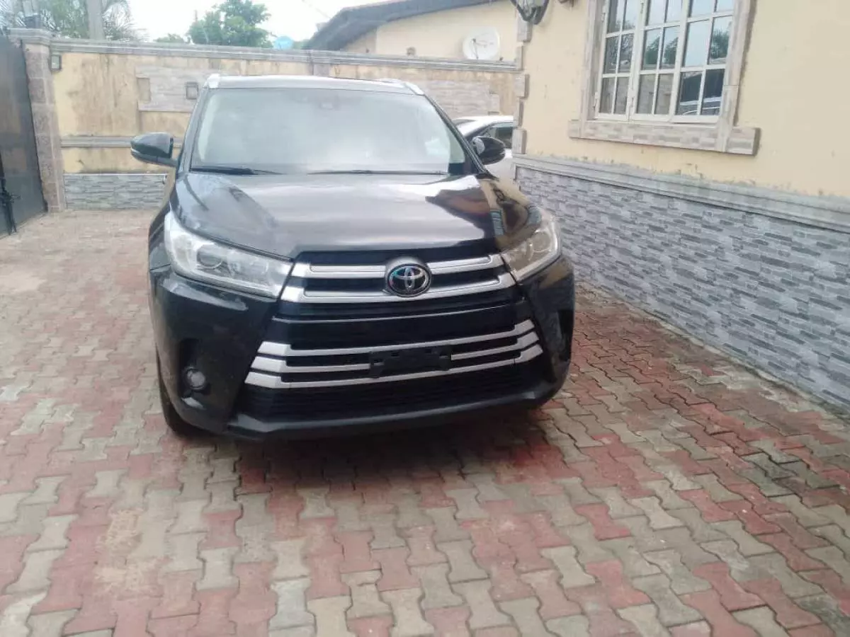 Toyota Highlander   - 2019