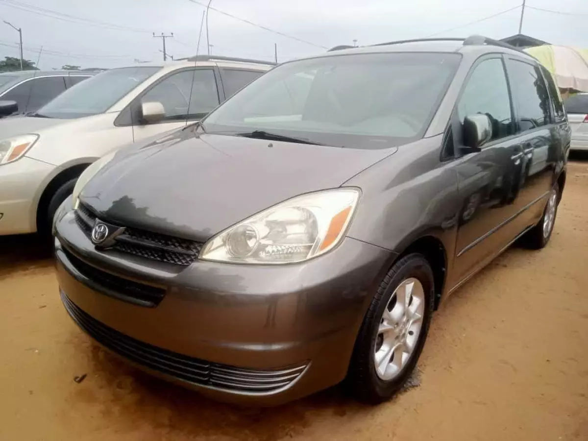 Toyota Sienna   - 2004