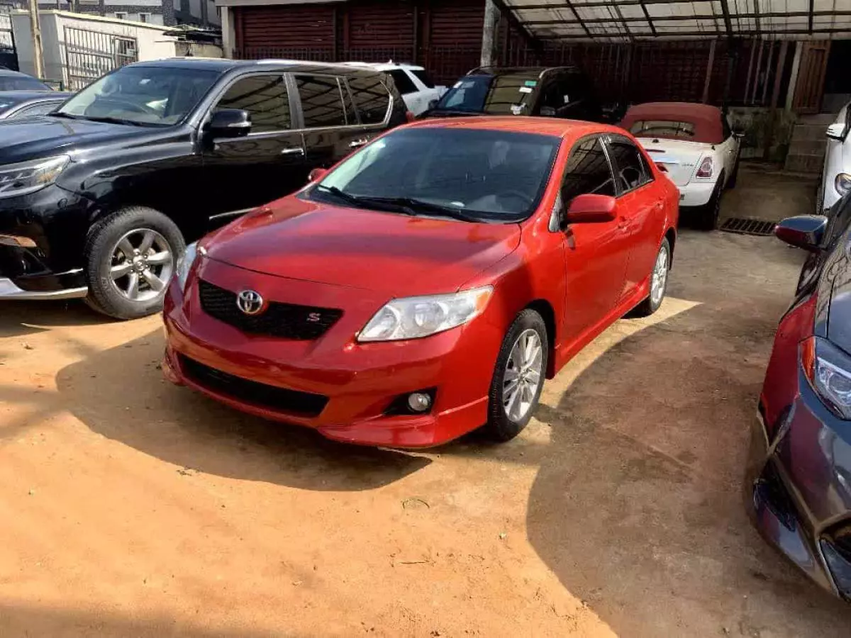 Toyota Corolla   - 2010