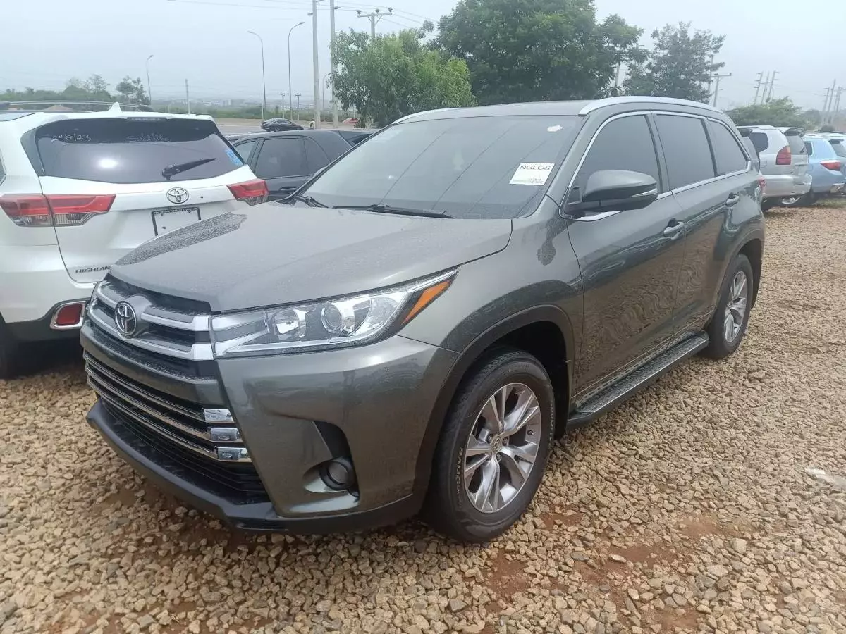 Toyota Highlander   - 2015