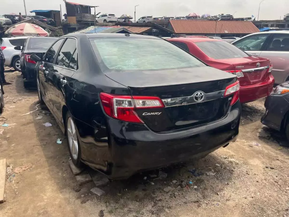 Toyota Camry   - 2012