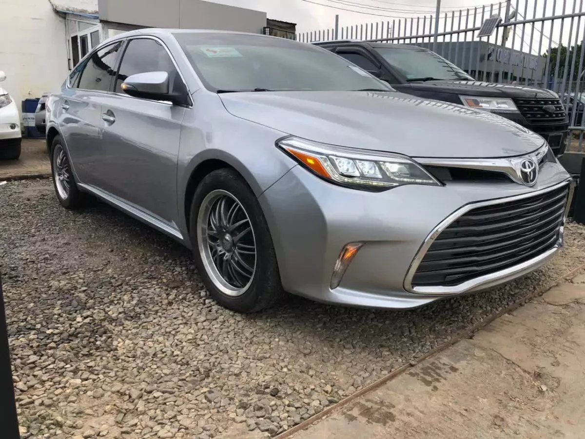 Toyota Avalon   - 2016