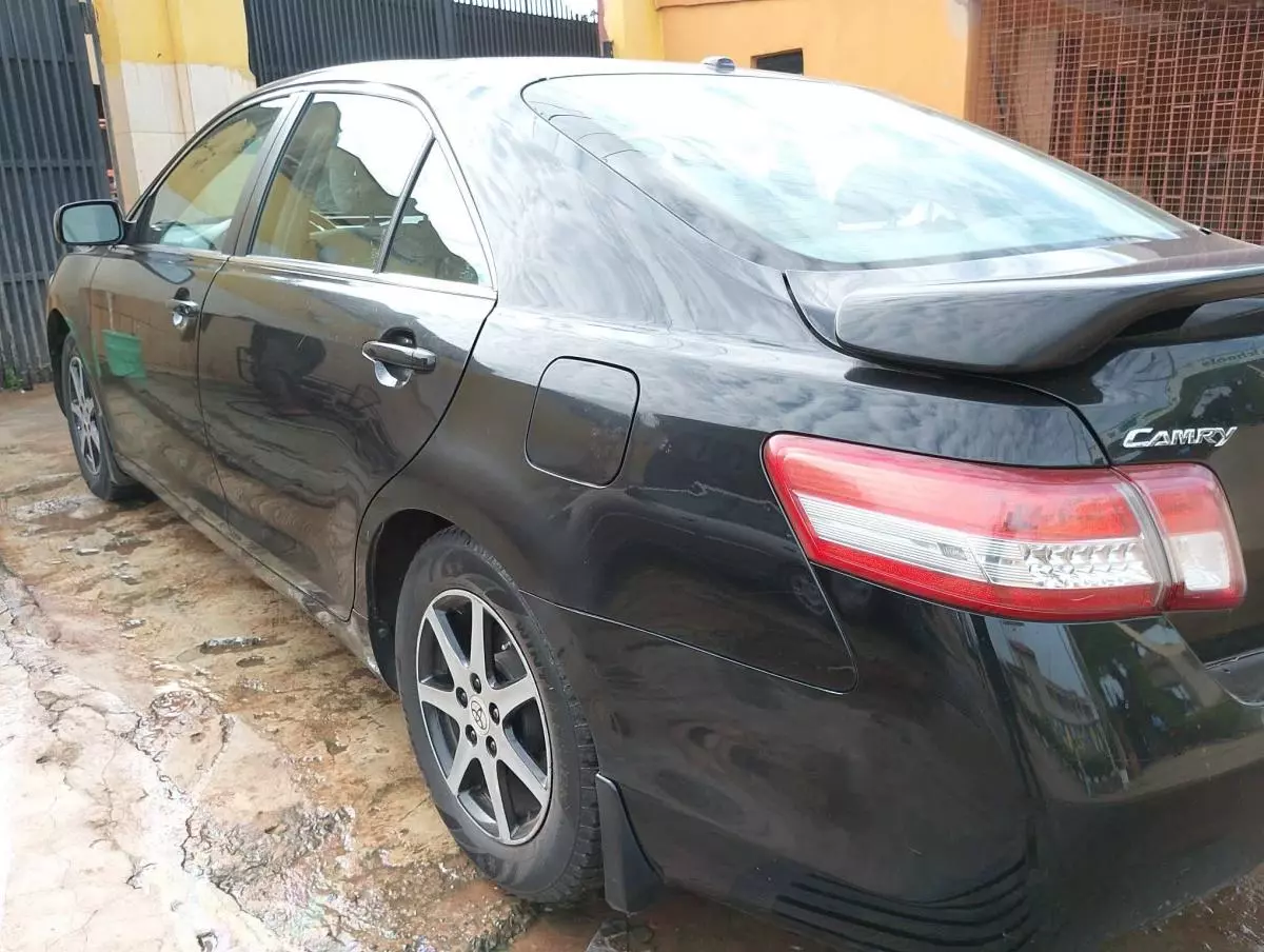 Toyota Camry   - 2010