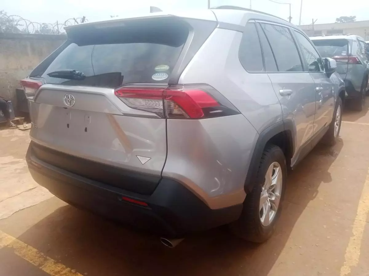 Toyota RAV 4   - 2019