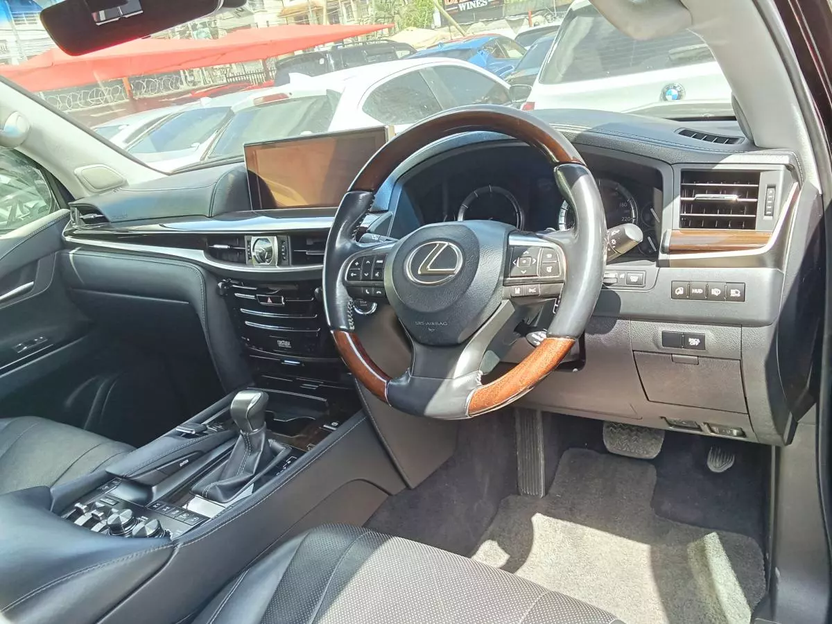 Lexus LX 570   - 2016