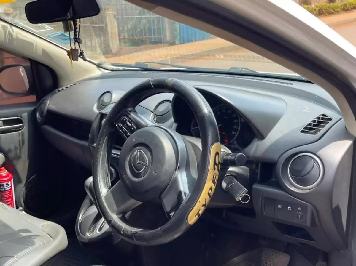 Mazda Demio - 2012