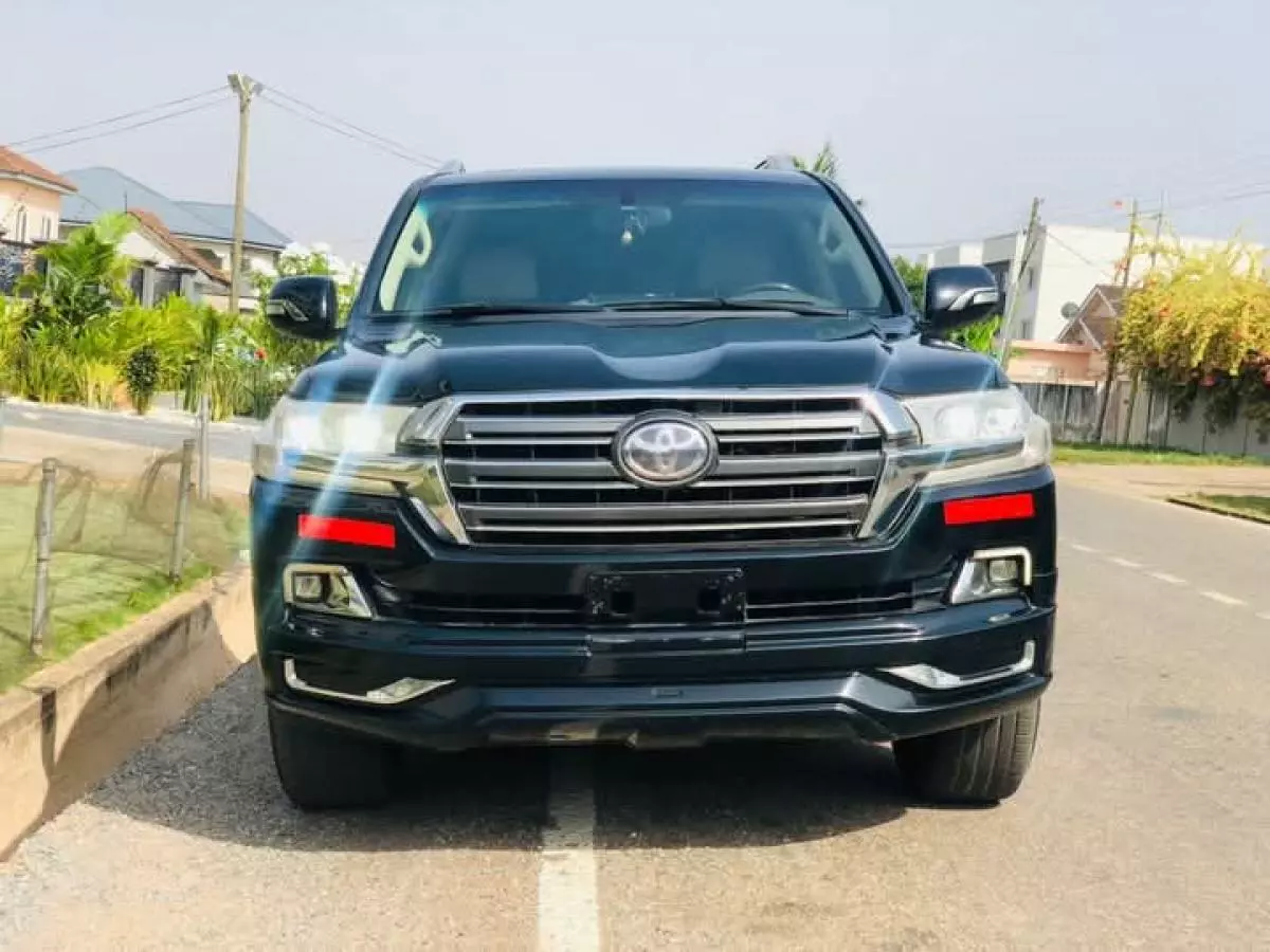 Toyota Land Cruiser GXR   - 2018