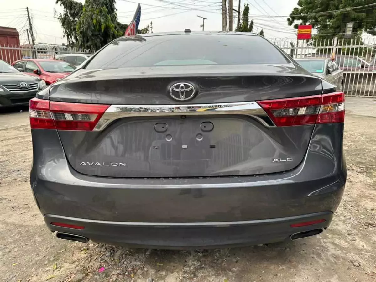 Toyota Avalon   - 2014