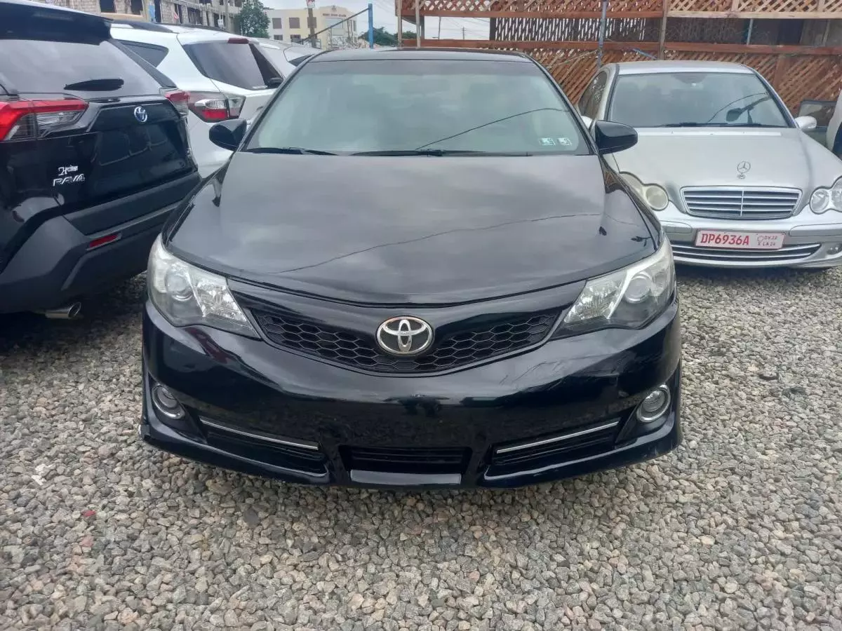 Toyota Camry   - 2013