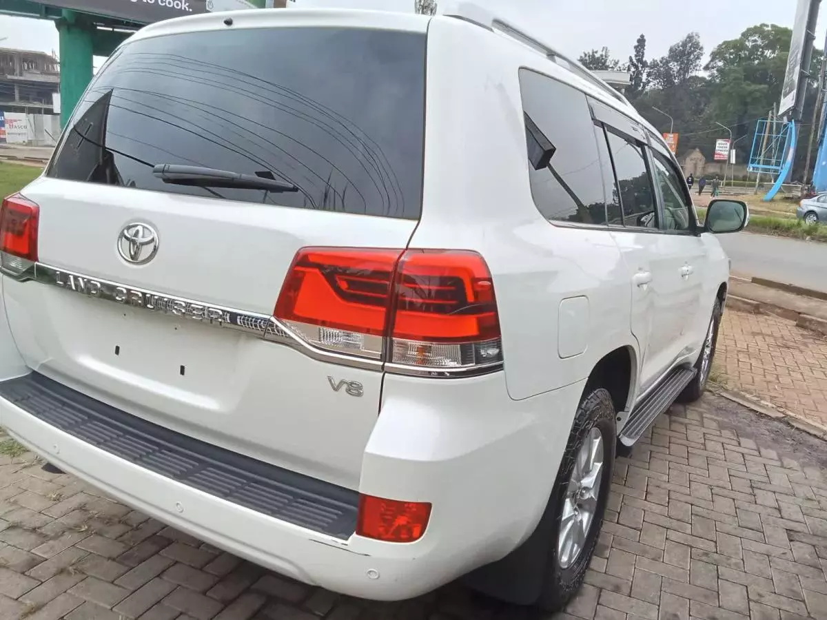 Toyota Land Cruiser V8   - 2016