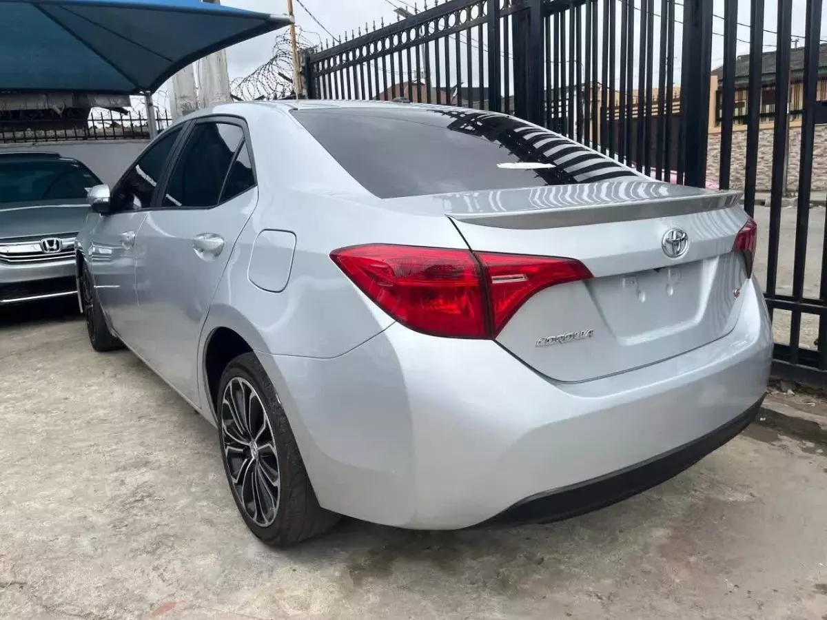 Toyota Corolla   - 2014