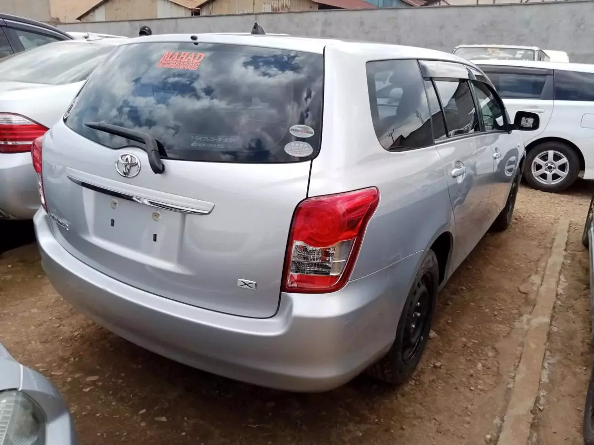 Toyota Fielder    - 2011