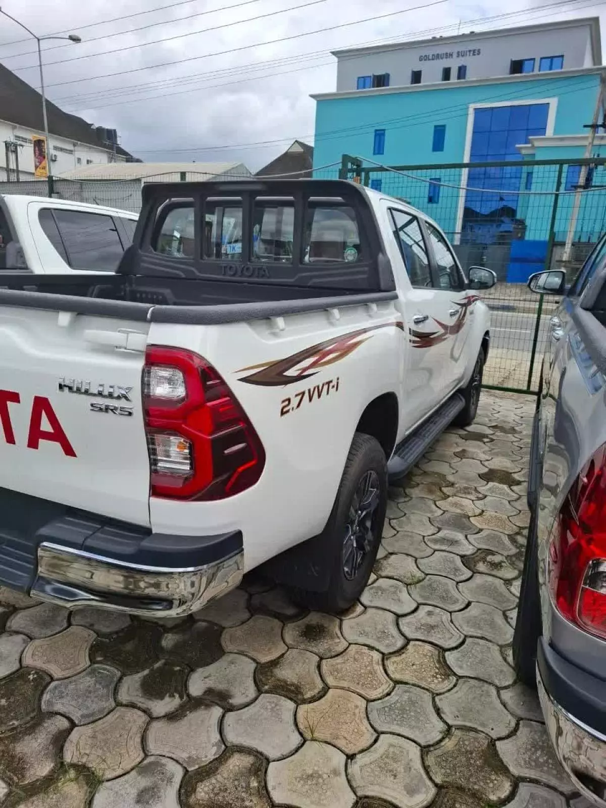 Toyota Hilux   - 2024