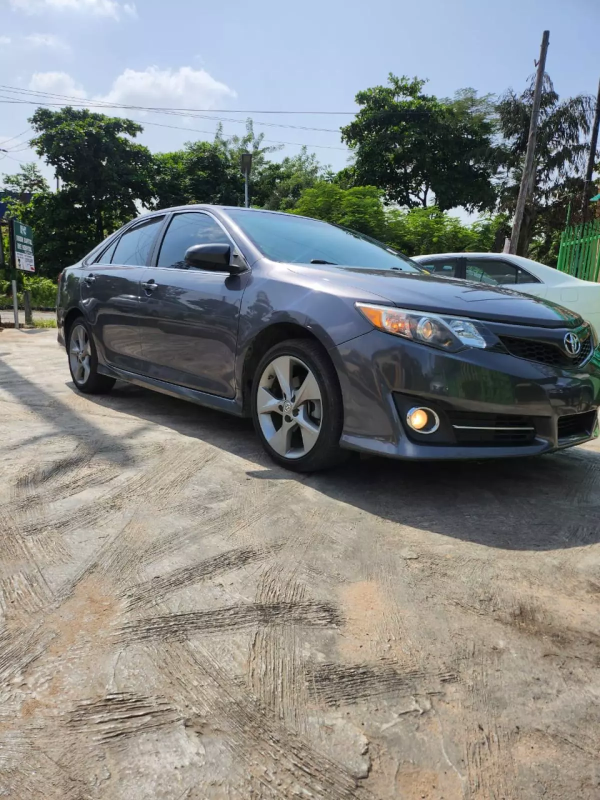 Toyota Camry   - 2014