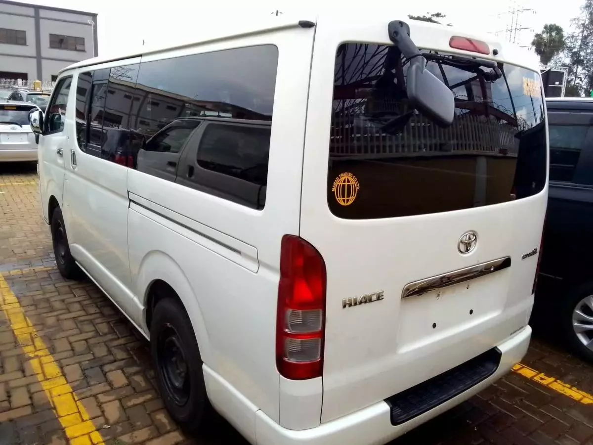 Toyota Hiace   - 2010