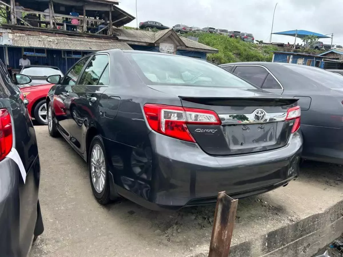 Toyota Camry   - 2013