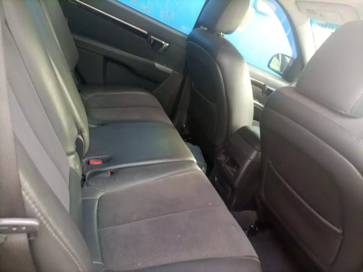 Hyundai Santa Fe - 2012