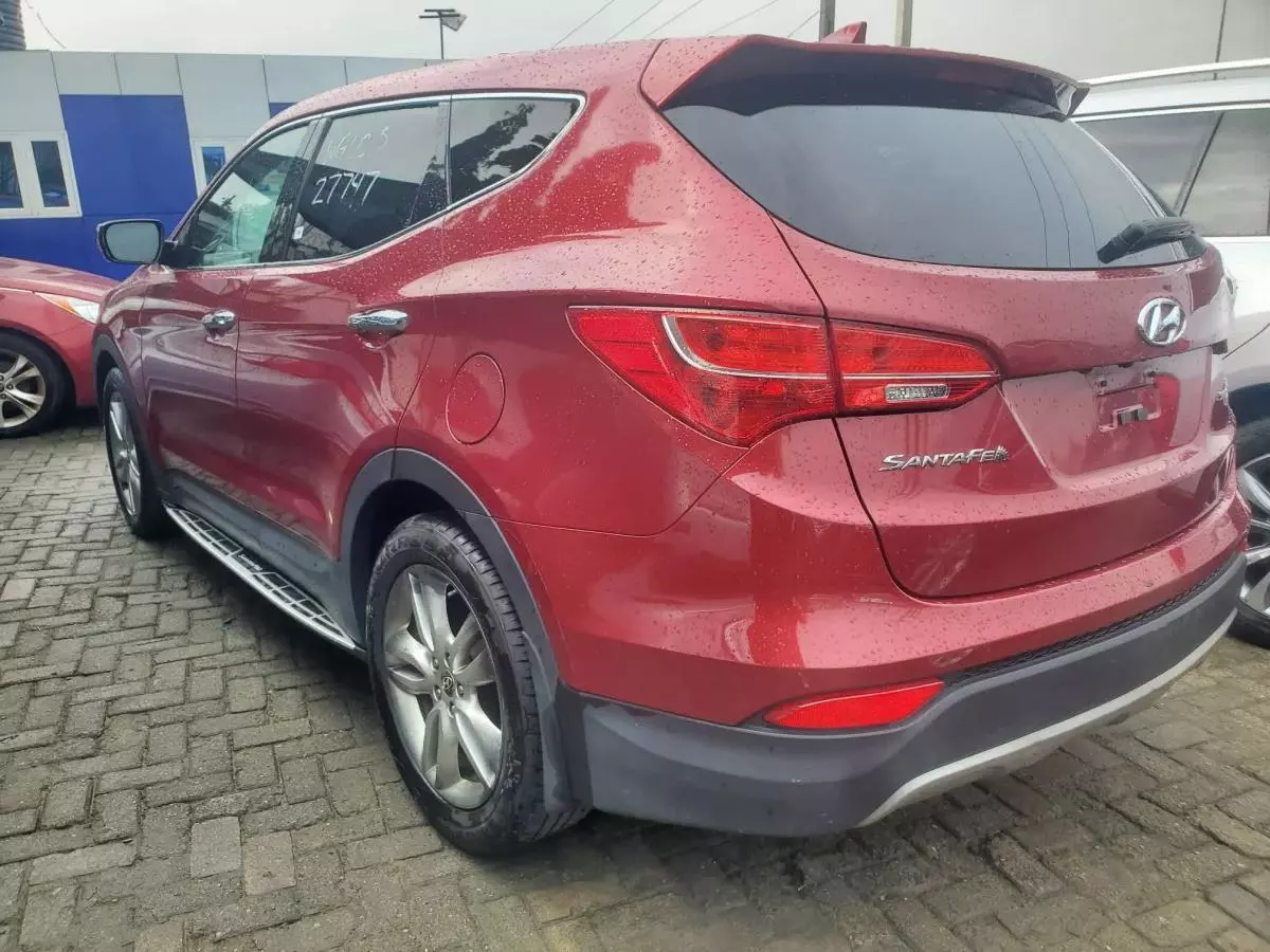 Hyundai Santa Fe   - 2013