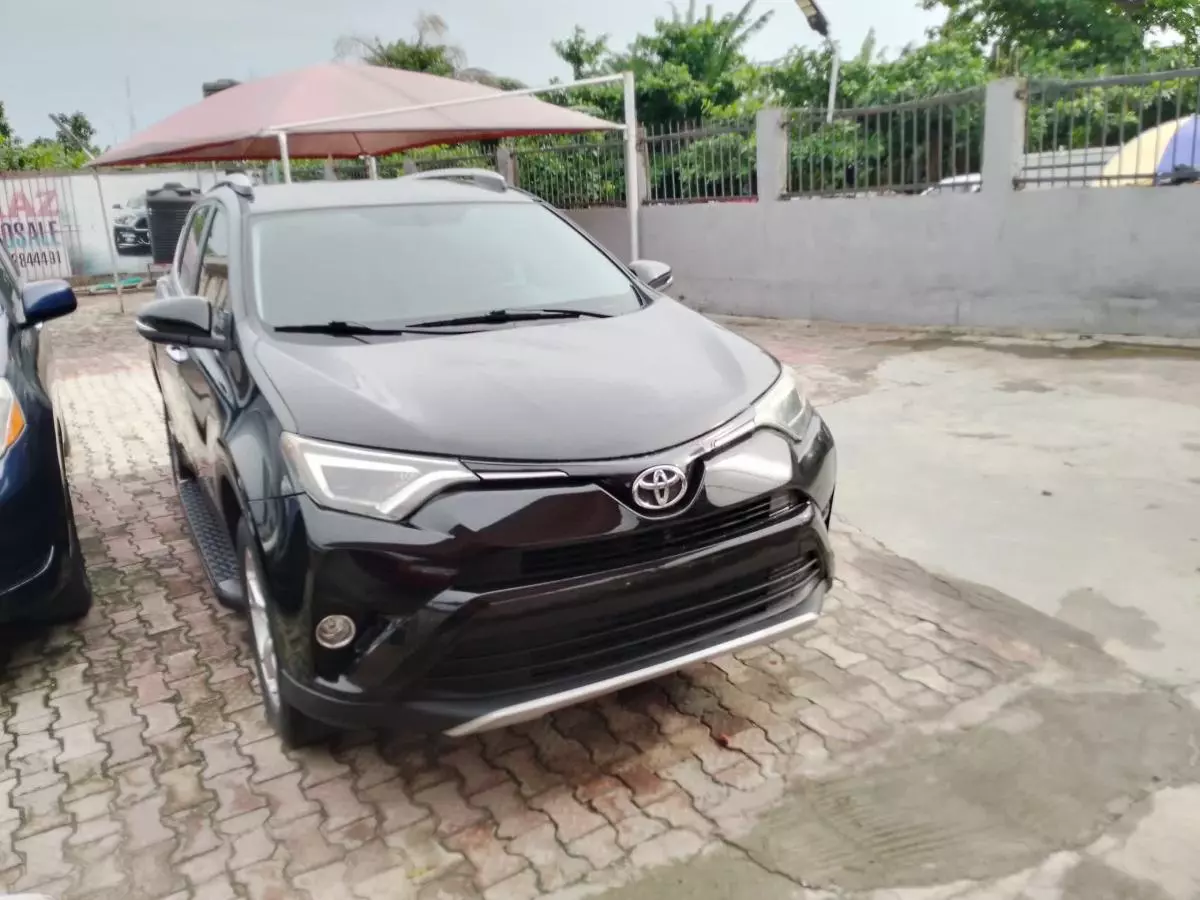 Toyota RAV 4   - 2015