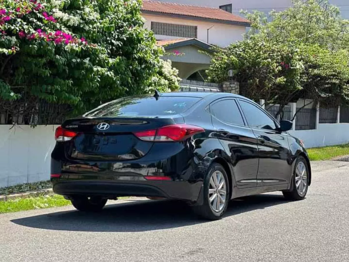 Hyundai Elantra   - 2015