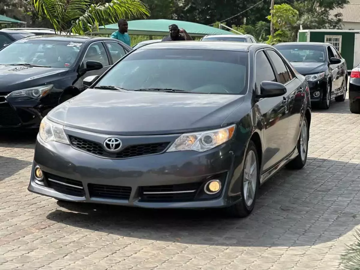 Toyota Camry   - 2013