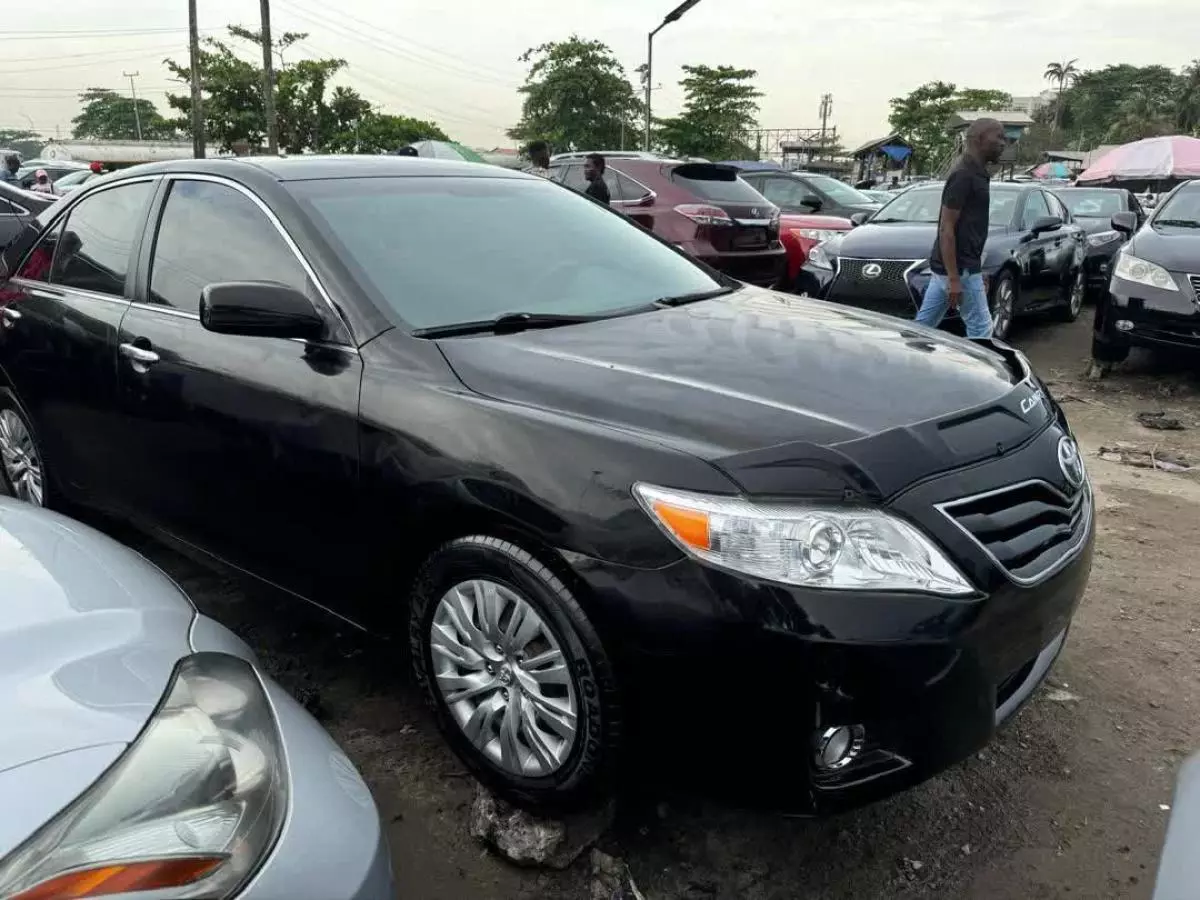 Toyota Camry   - 2011