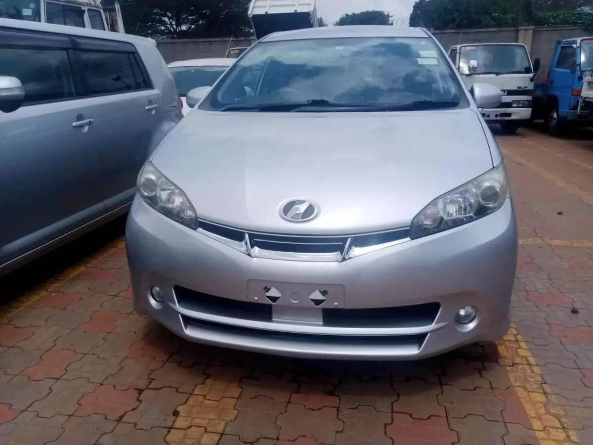 Toyota Wish   - 2010