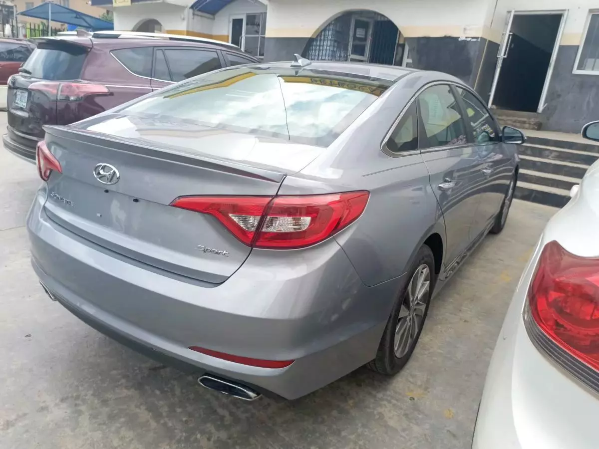 Hyundai Sonata   - 2016