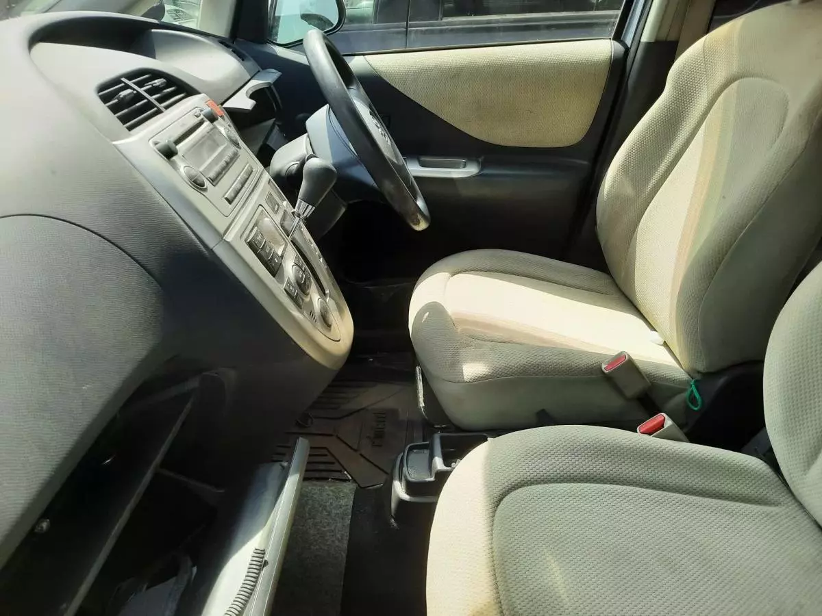 Toyota Ractis - 2009