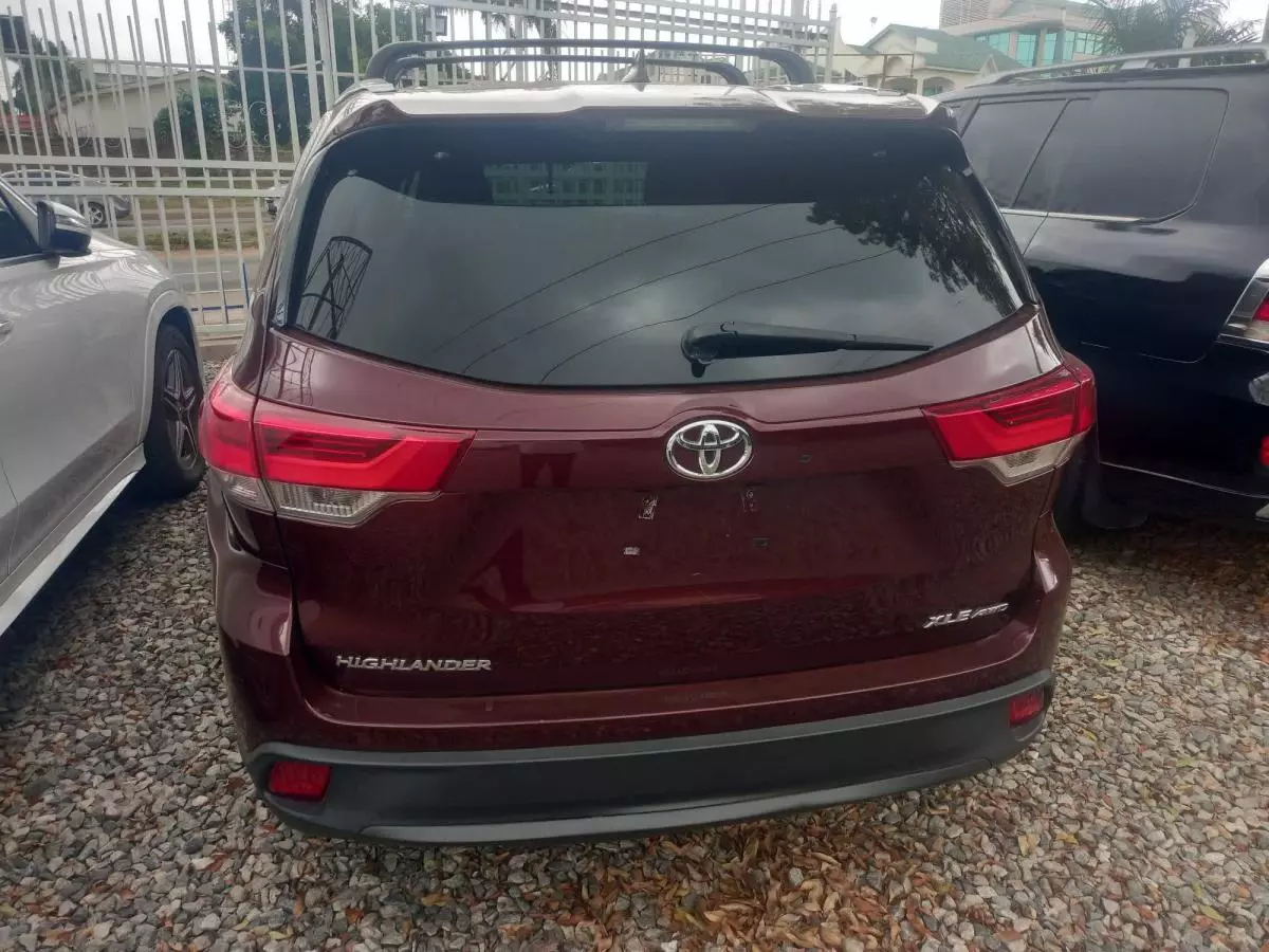 Toyota Highlander   - 2019