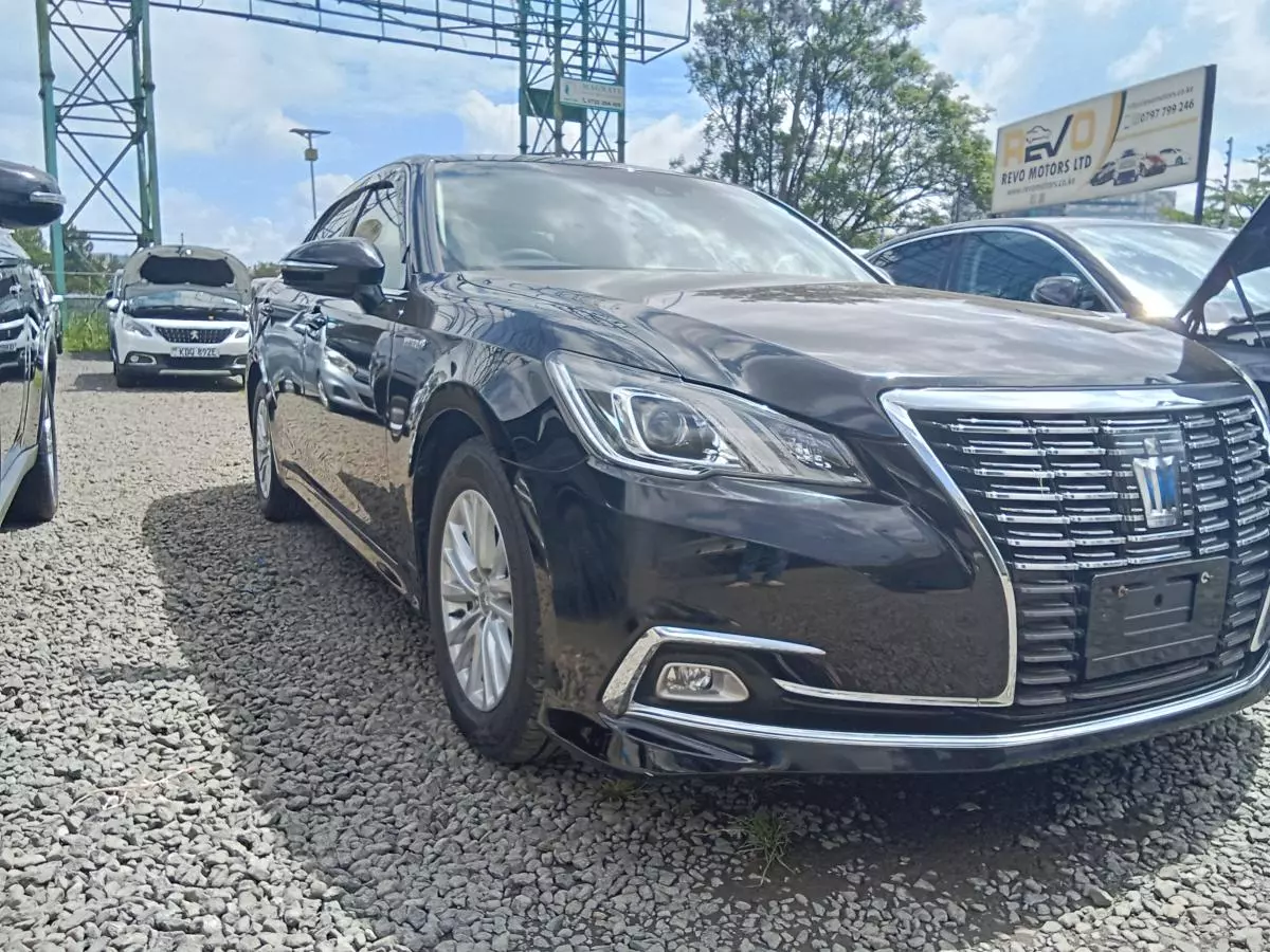 Toyota Crown Royal saloon Hybrid    - 2016